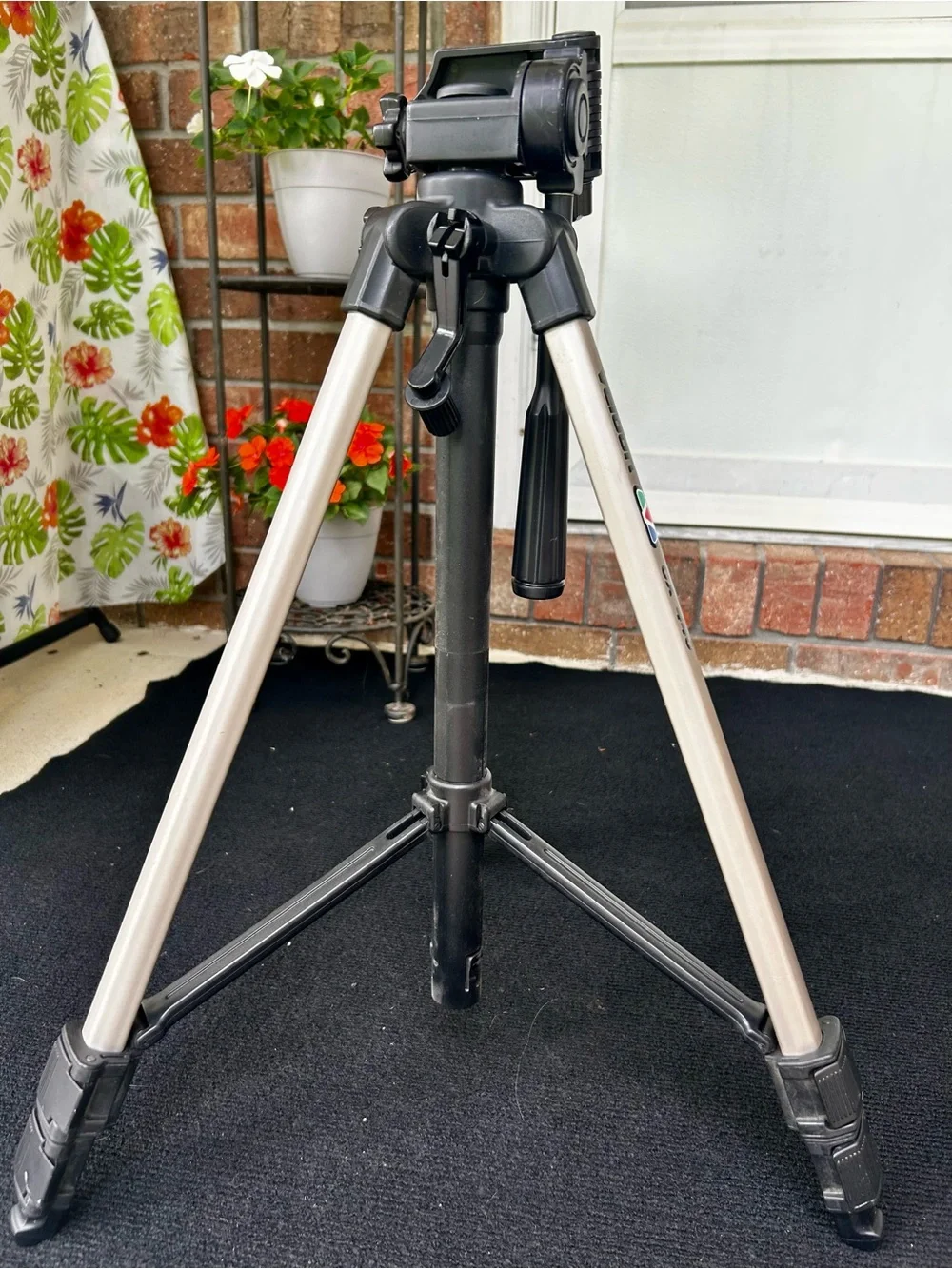 Velbon CX-440 Silver & Black Camera Tripod